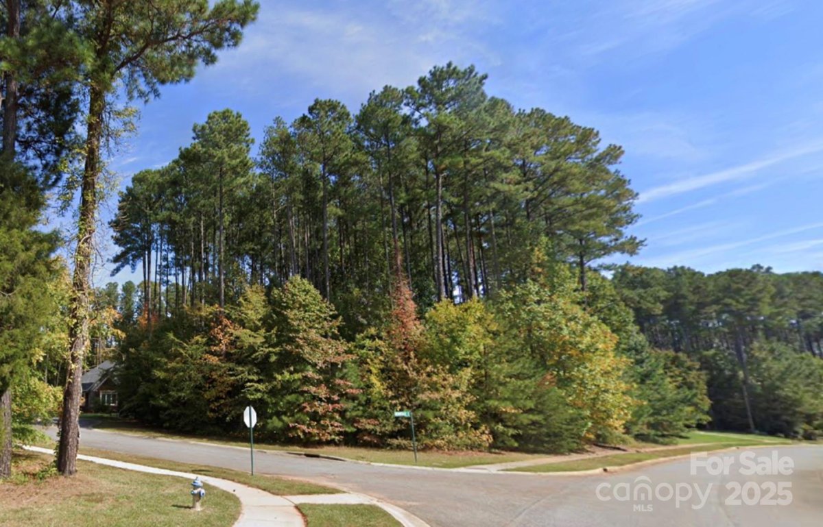 301 E Glenview Drive