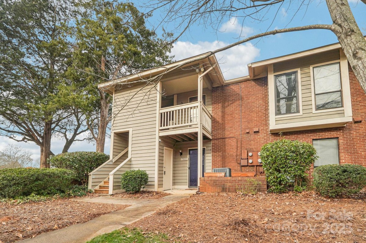 7920 Greenside Court