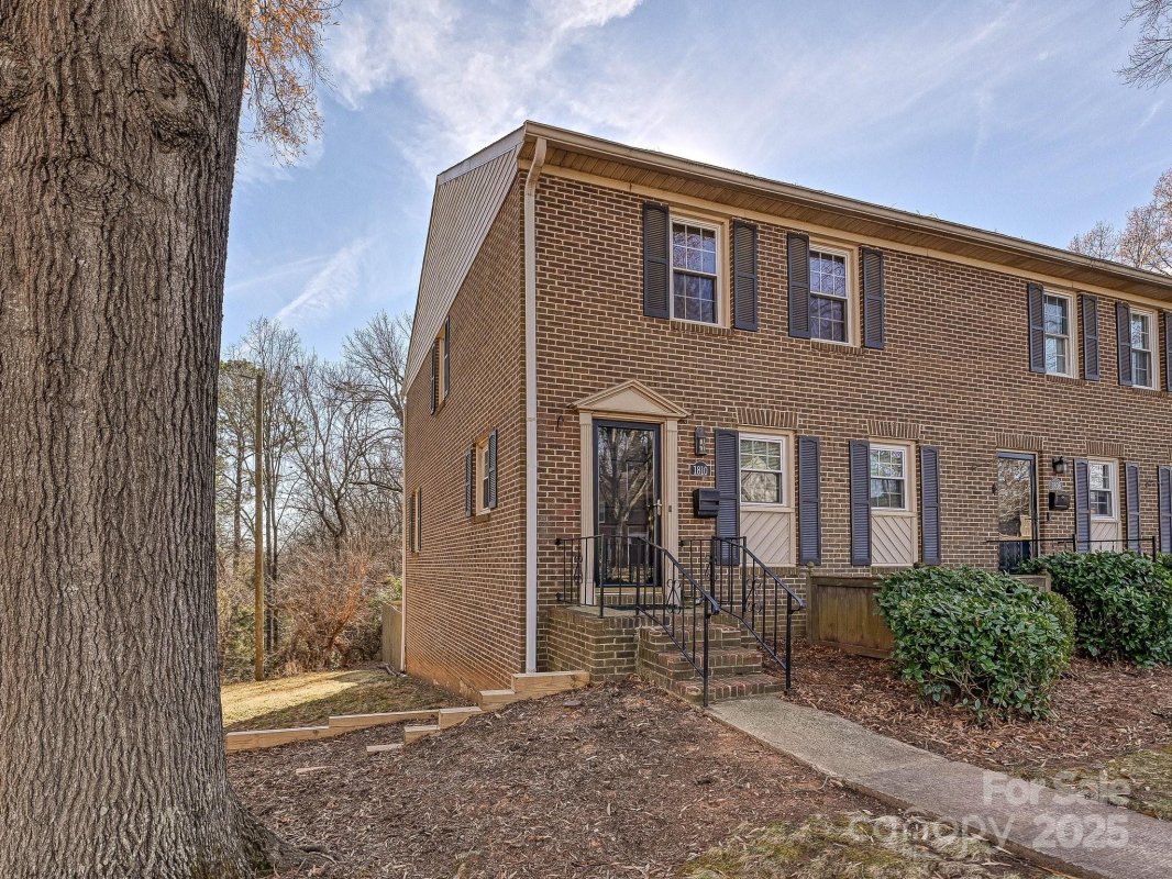 1810 Sabrina Court