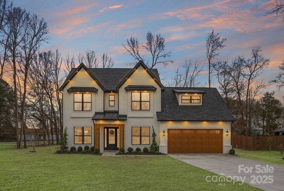 310 Picketts Circle