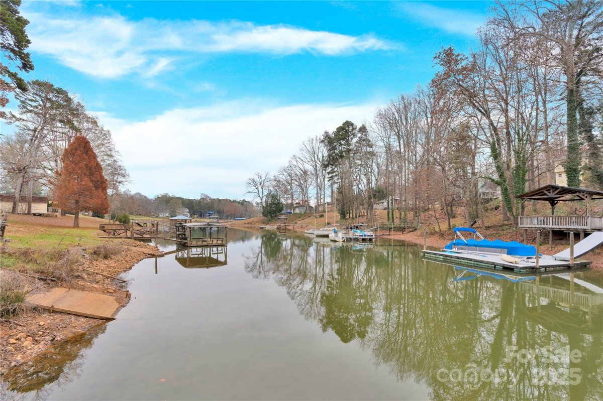 156 Hazelton Loop
