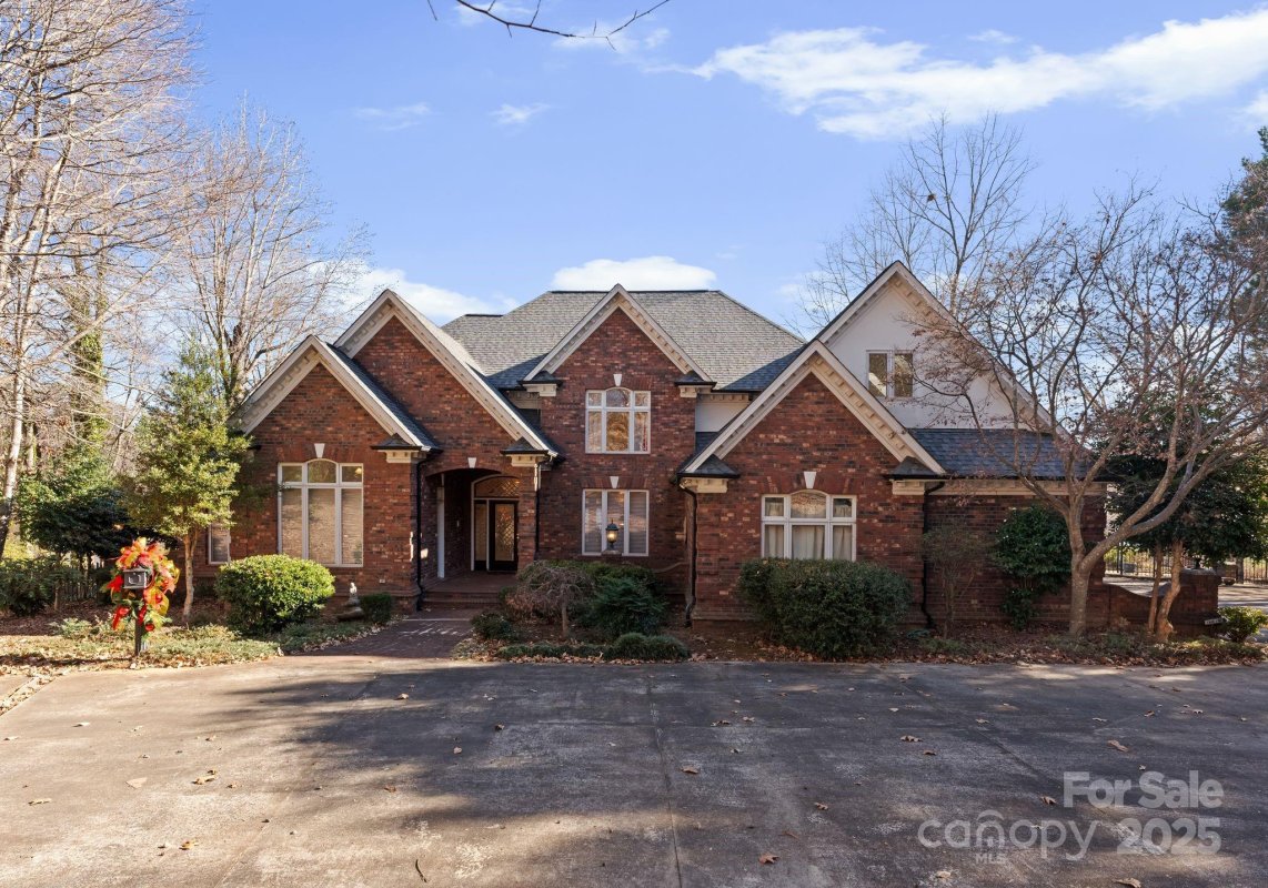 718 Eagle Point Court