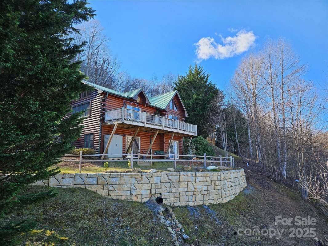 16 Hiawatha Drive