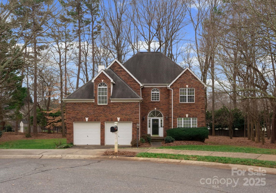1736 Walnut Crest Lane
