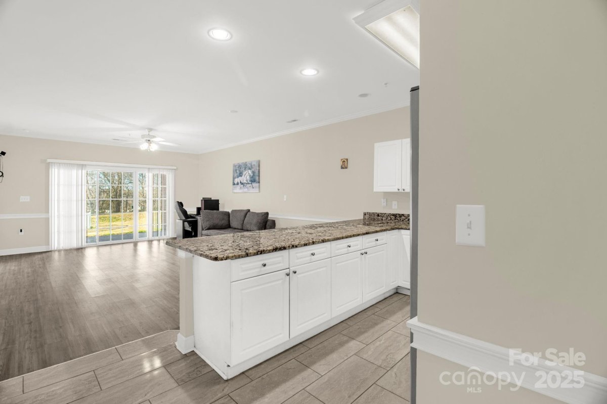 9047 Meadow Vista Road