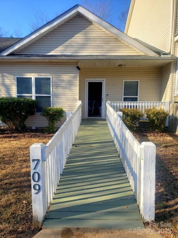 709 Villas Court