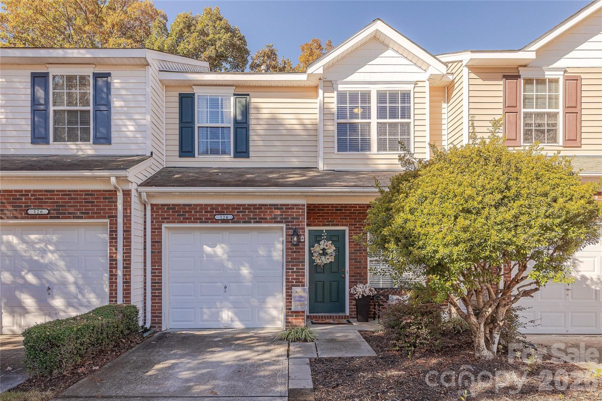 124 Clydesdale Court