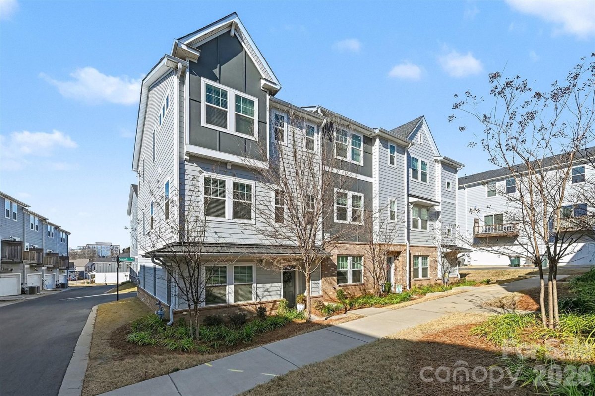 4012 Yucca Alley
