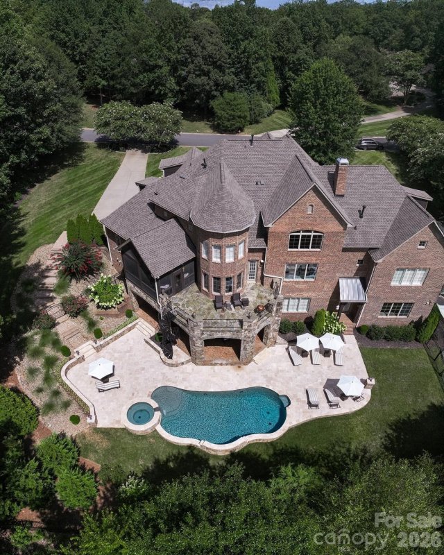 1100 Seminole Drive