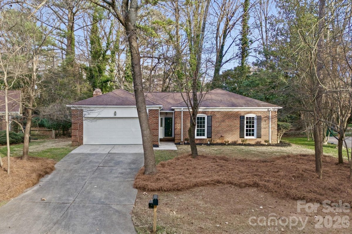 940 Tadlock Place