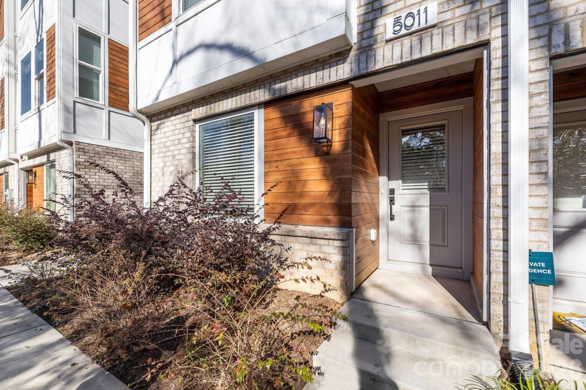 5011 York Park Lane