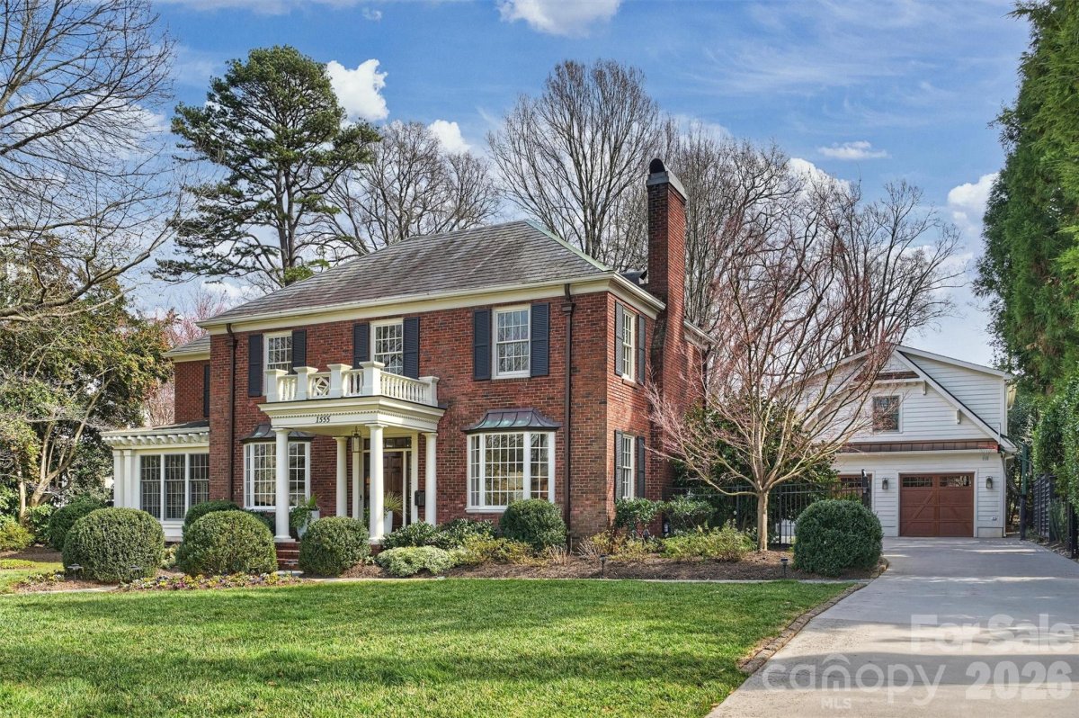 1555 Queens Road