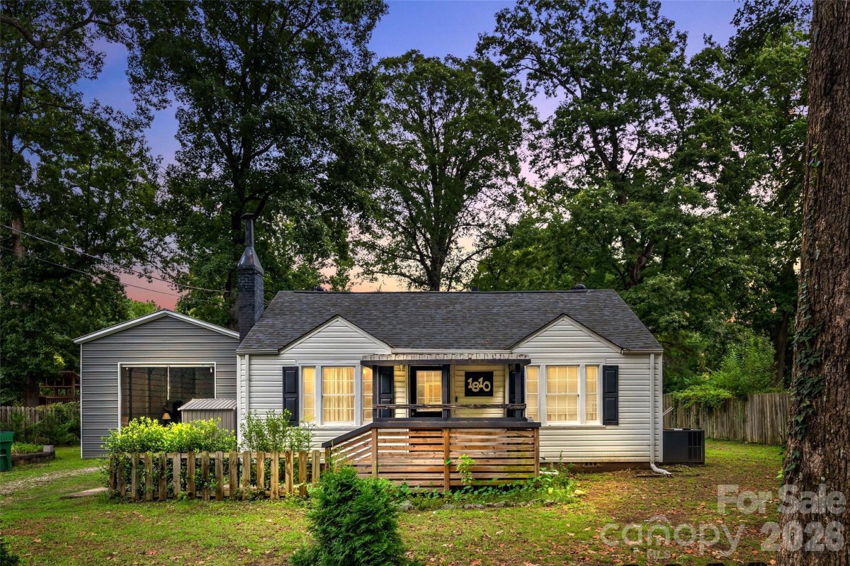 1810 Lisbon Lane