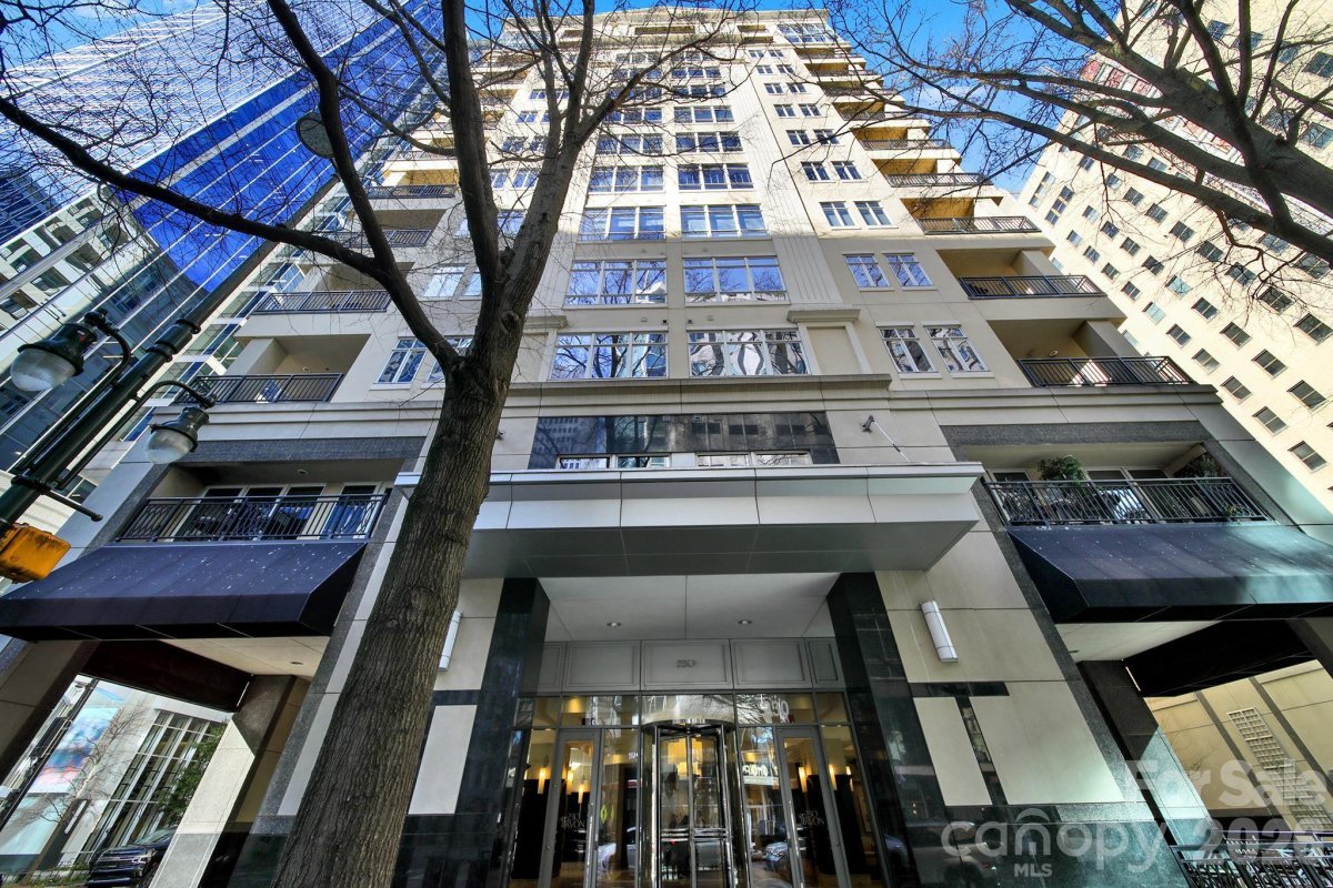230 S Tryon Street 1004
