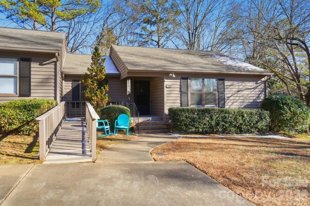 929 Cranberry Circle