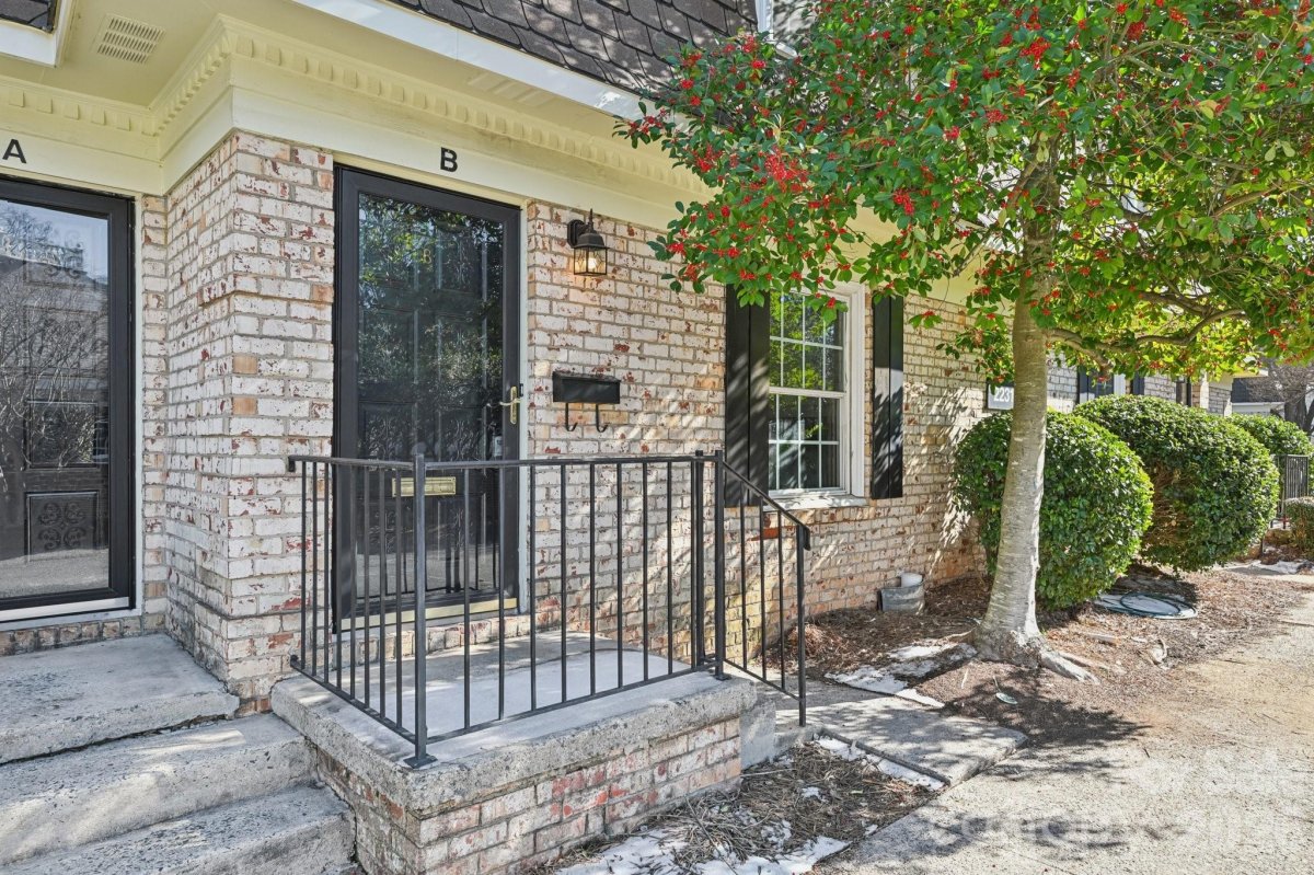2231 Rexford Road