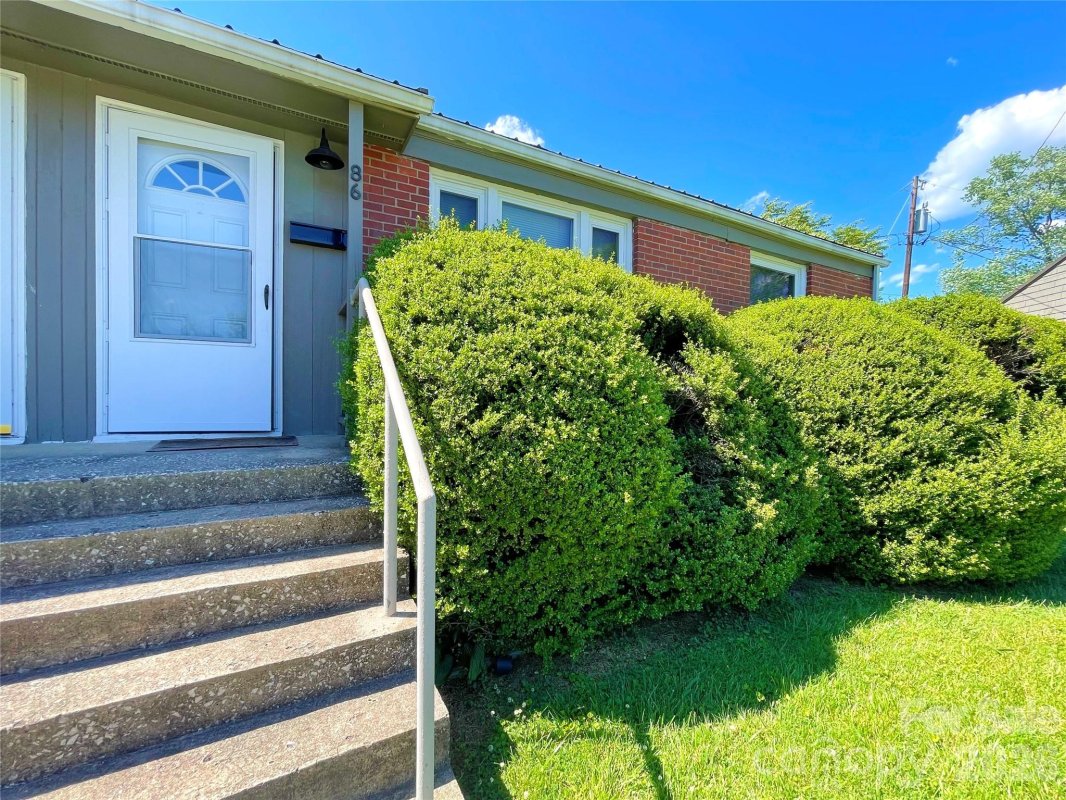 86 Trowbridge Lane