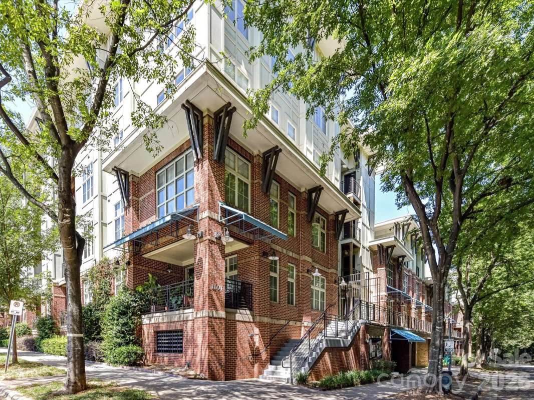 1101 W 1st Street