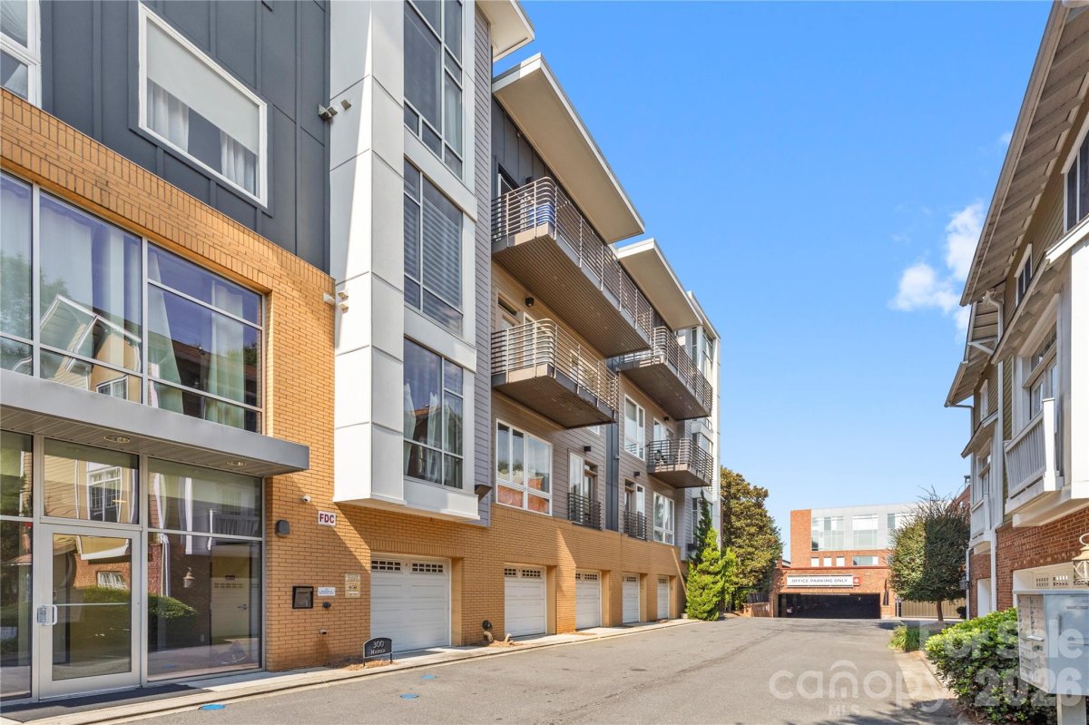 300 Magnolia Avenue