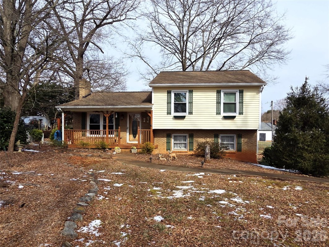 4709 Oakwood Circle