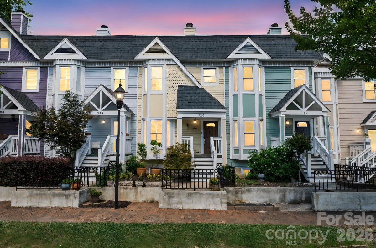 320 W 10th Street