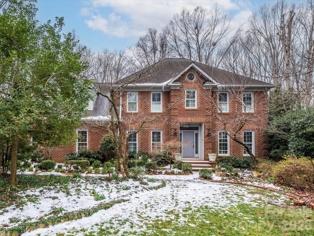 7033 Horseman Cove