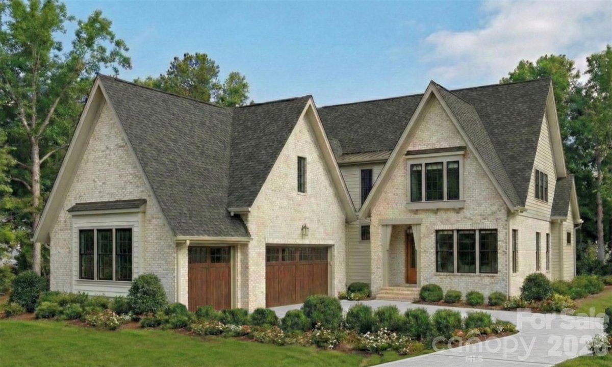 1205 Meadowood Lane