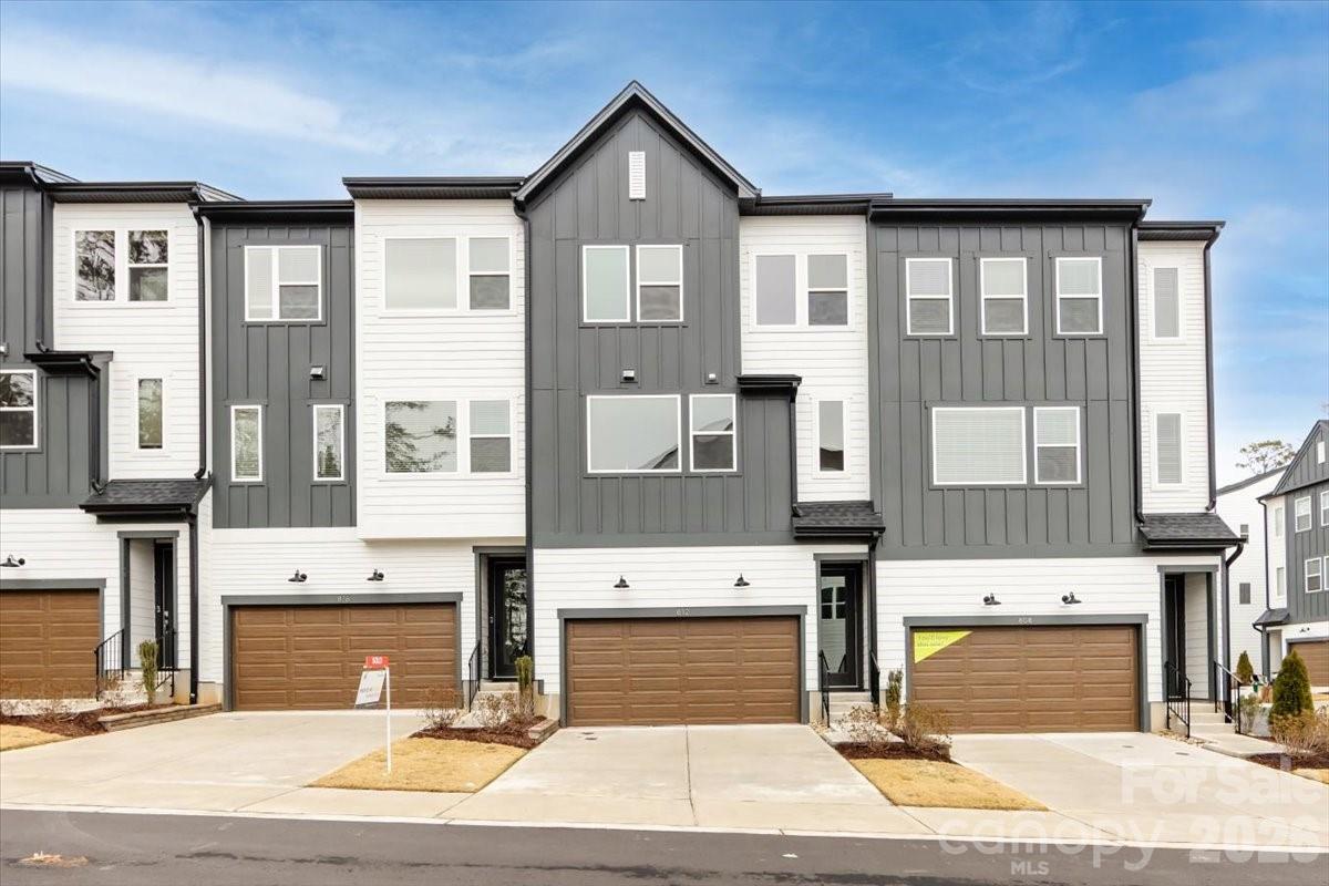 812 Flintside Lane