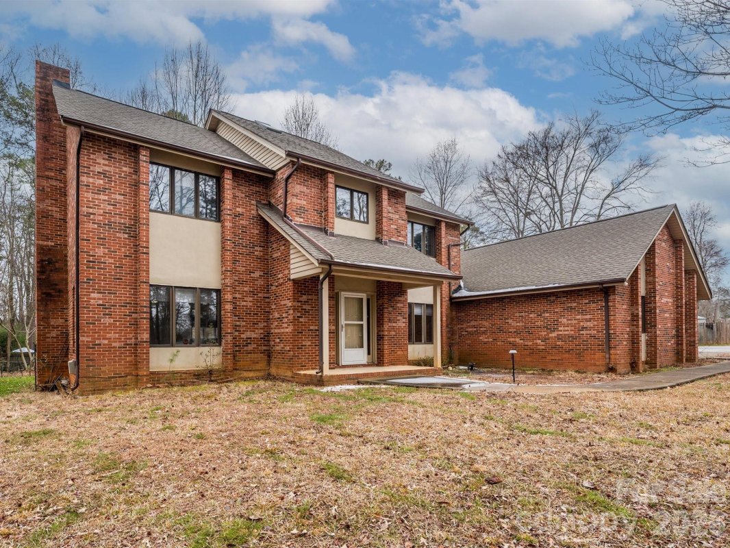 7600 Wallace Lane