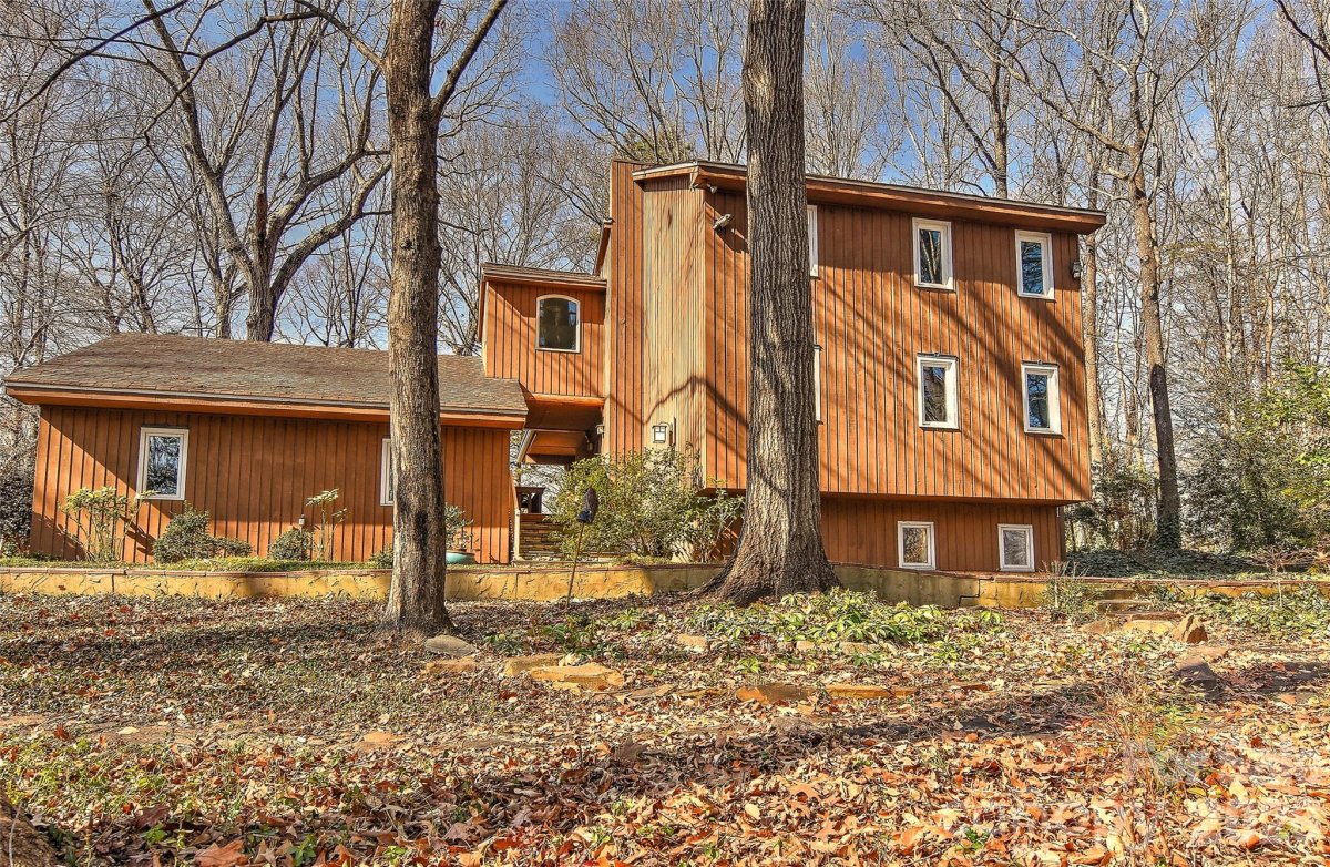 3310 Windbluff Drive