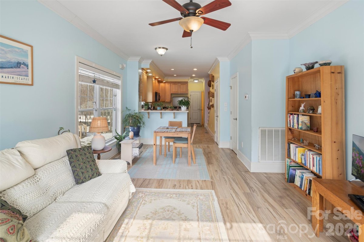 135 Stratford Lane