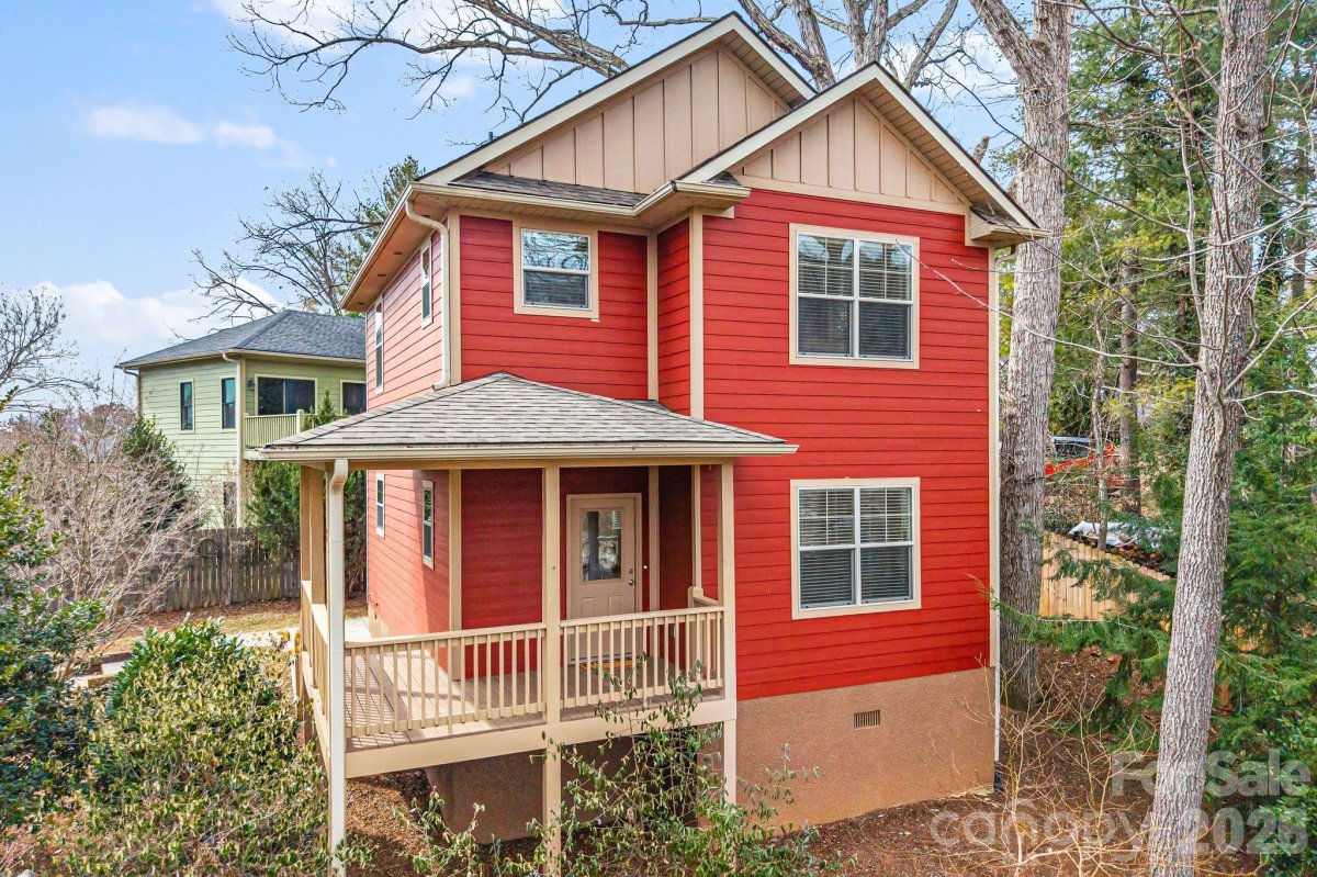 8 Thurland Avenue
