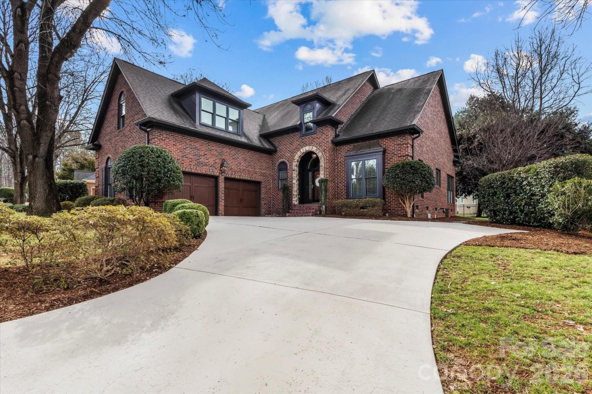 7618 Vistaview Drive