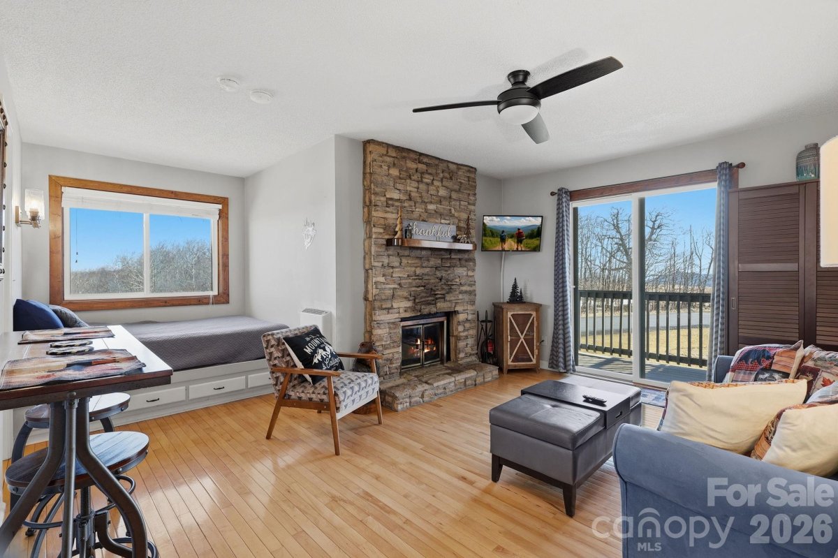 301 Pinnacle Inn Road
