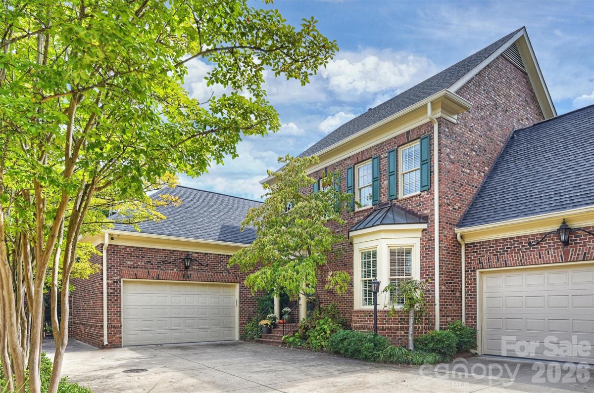 1127 S Kings Drive