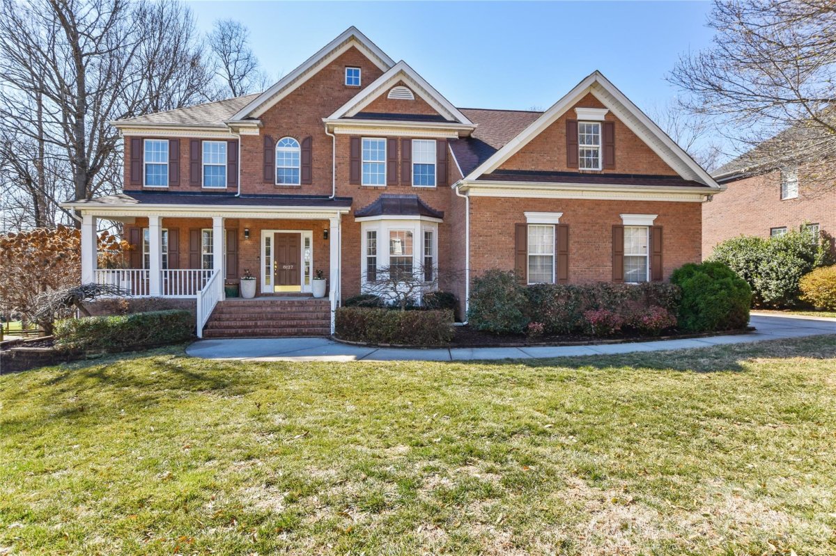 8127 Grahamson Lane