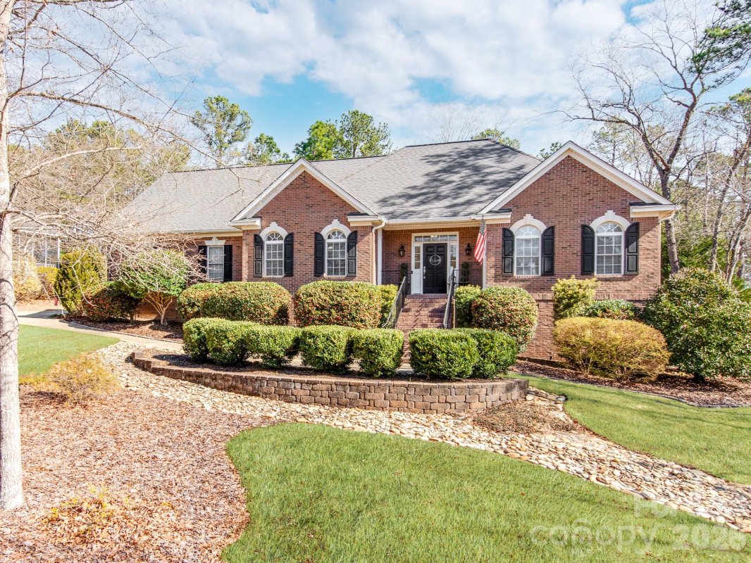 209 Winding Oak Way