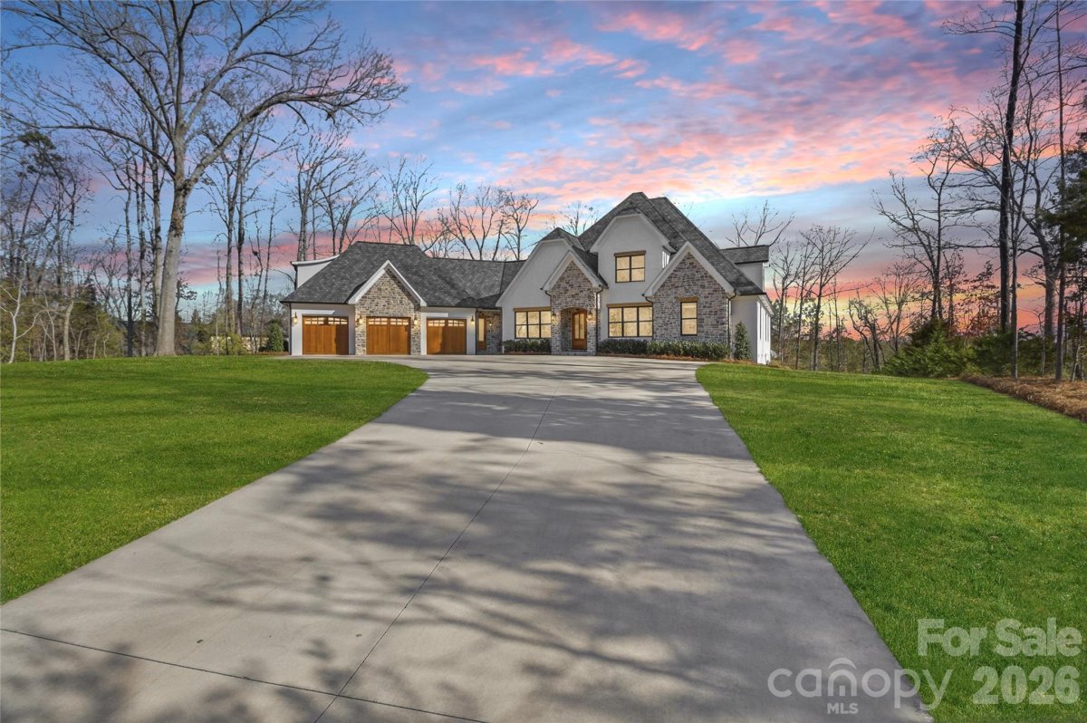 7056 Ridgeview Lane