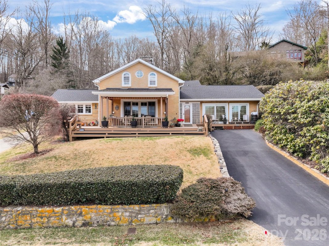 2113 S Lakeshore Drive