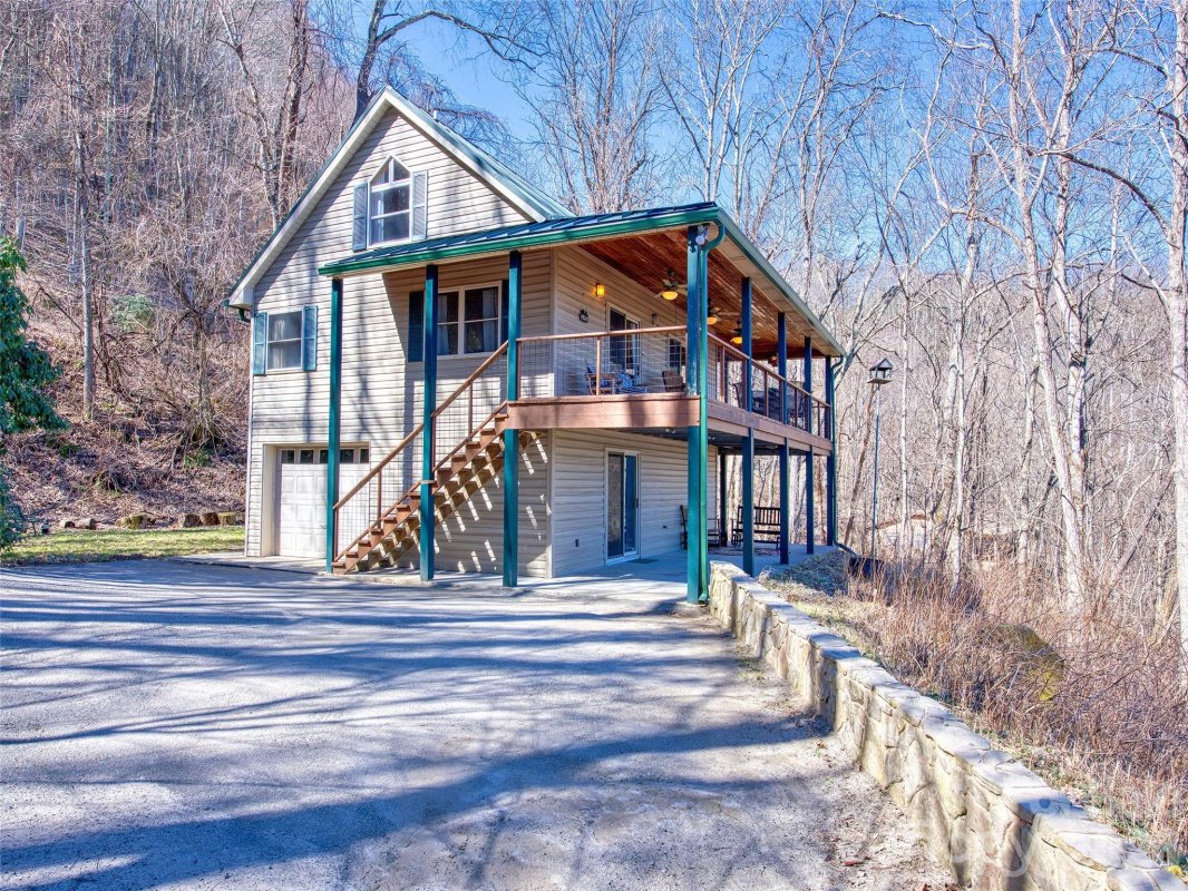 1463 Apple Creek Road