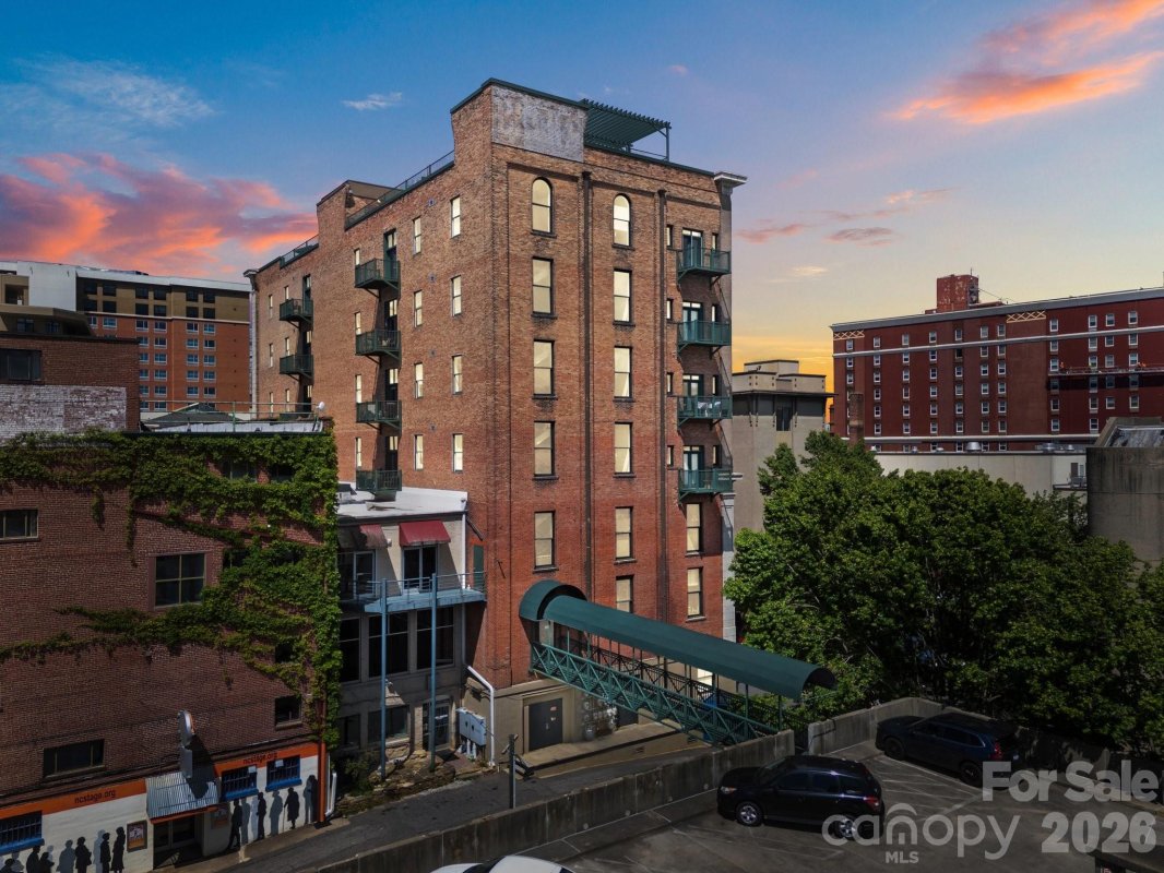 84 W Walnut Street