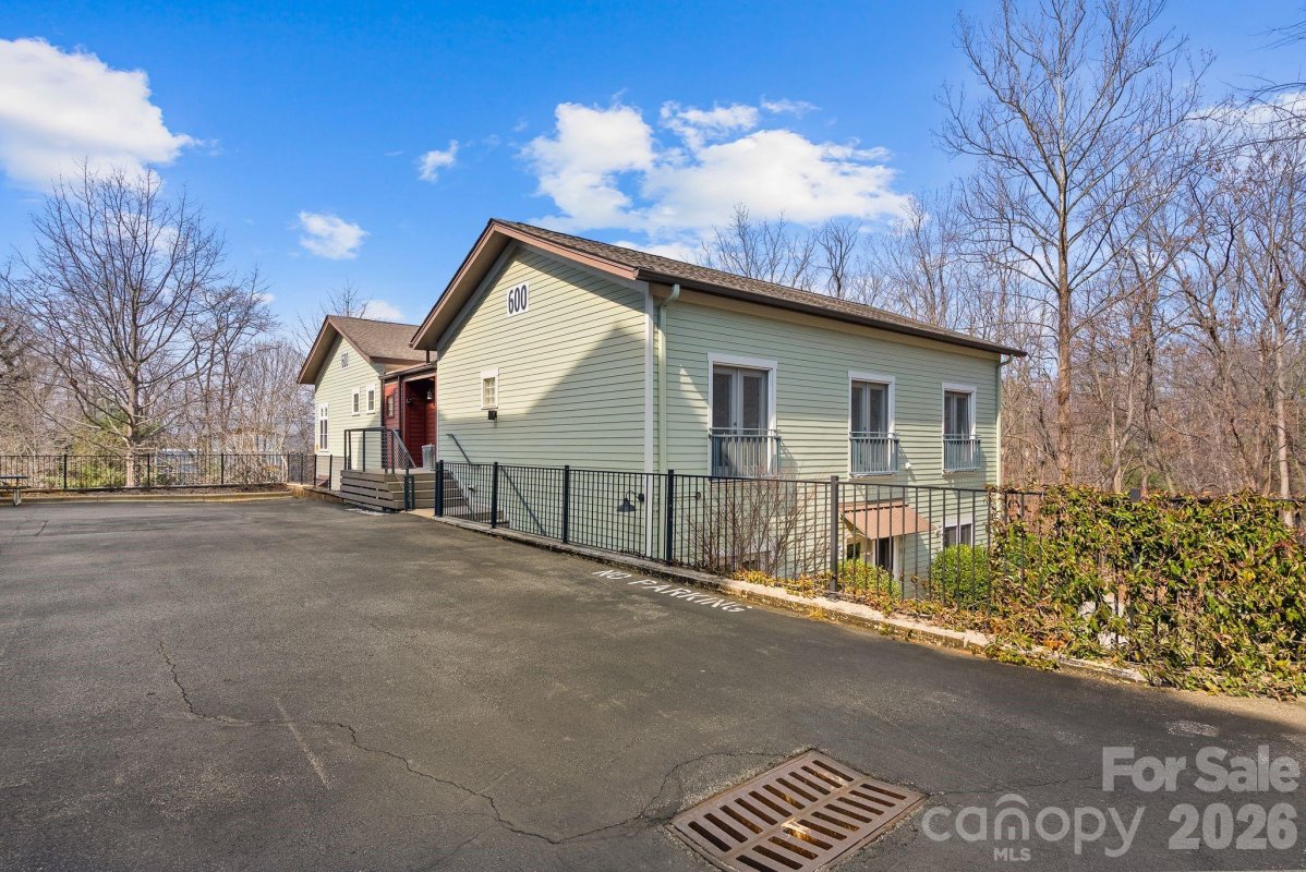 600 N Skyloft Drive
