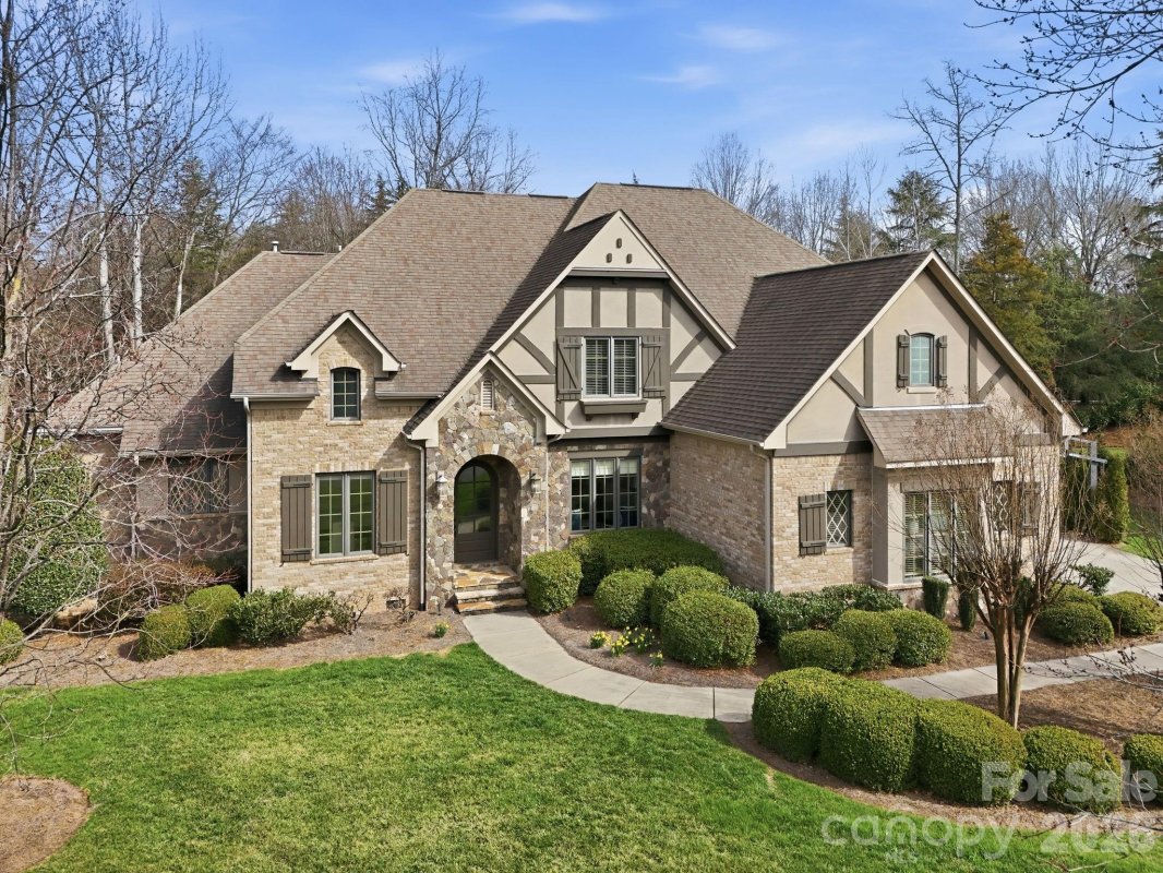 213 Glenmoor Drive