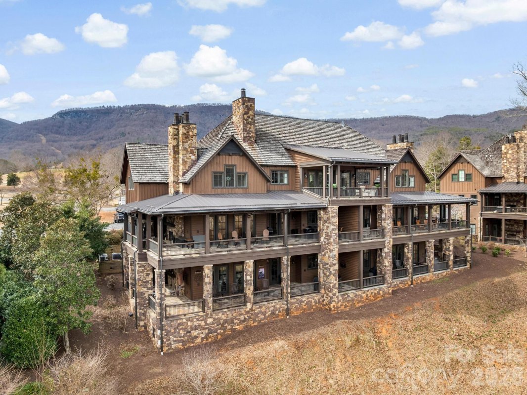 305 Clubhouse Lane