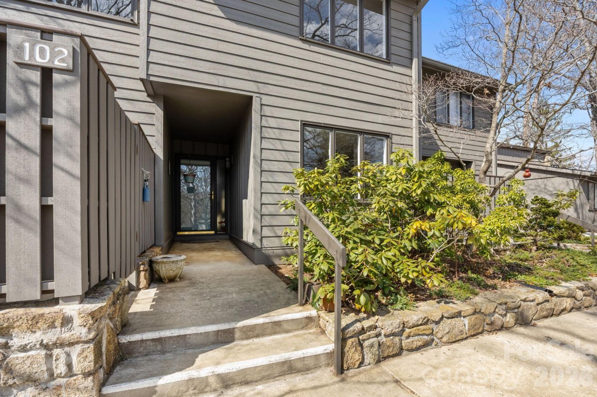 102 Crowfields Drive