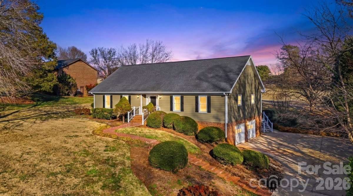 3718 Club House Drive