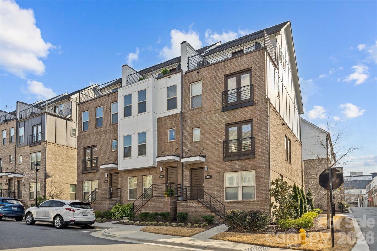 16038 Roscoe Lane