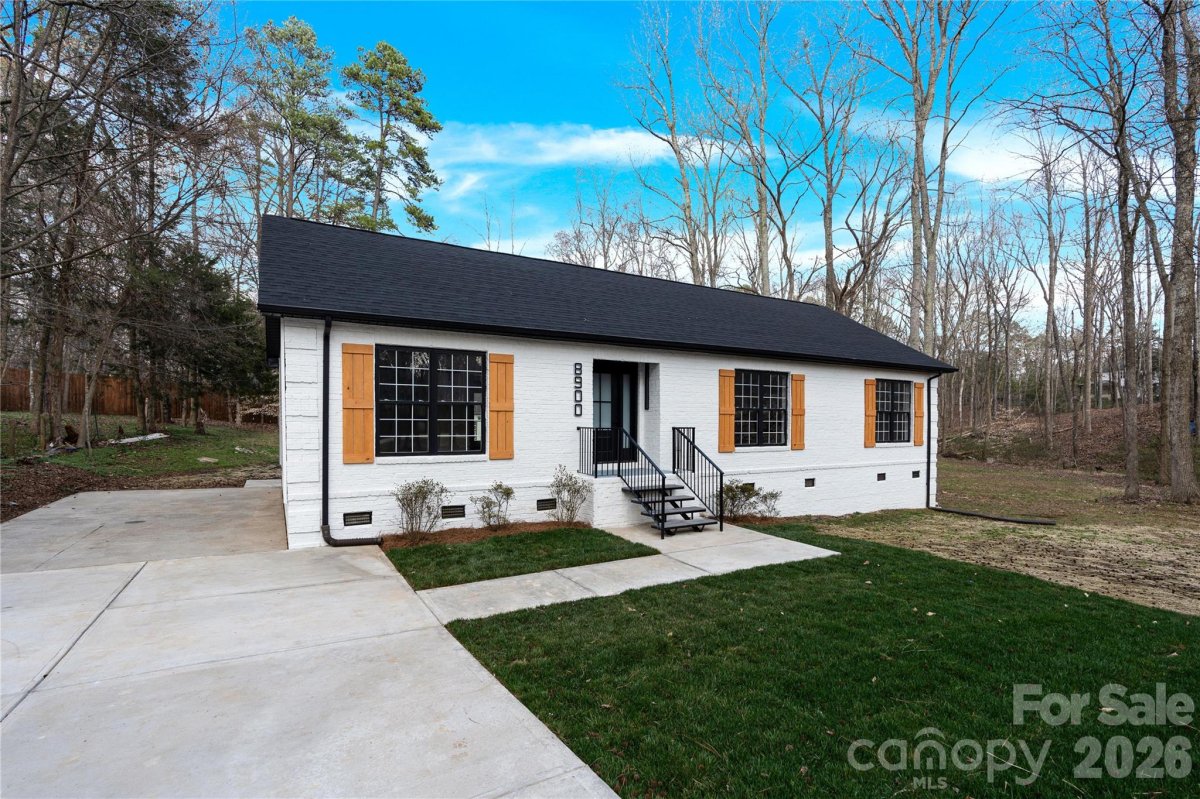 8900 Blaydon Drive
