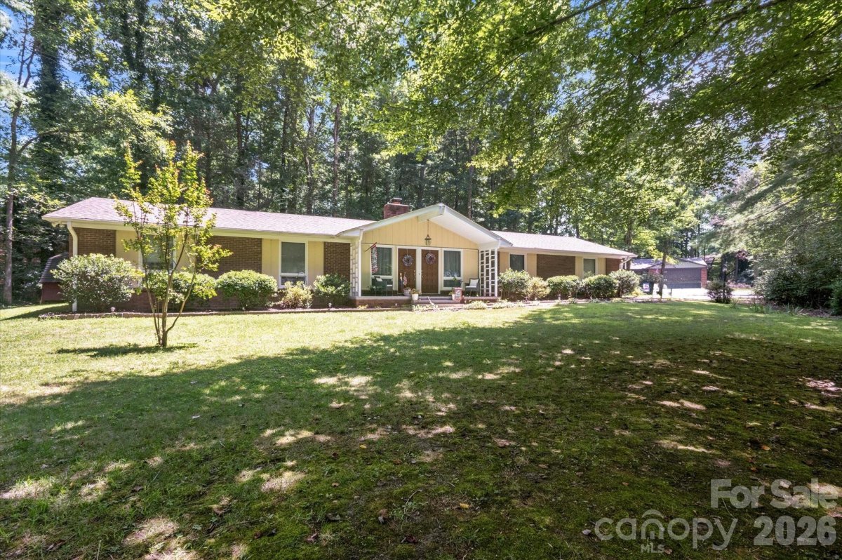 106 E Laurel Lane