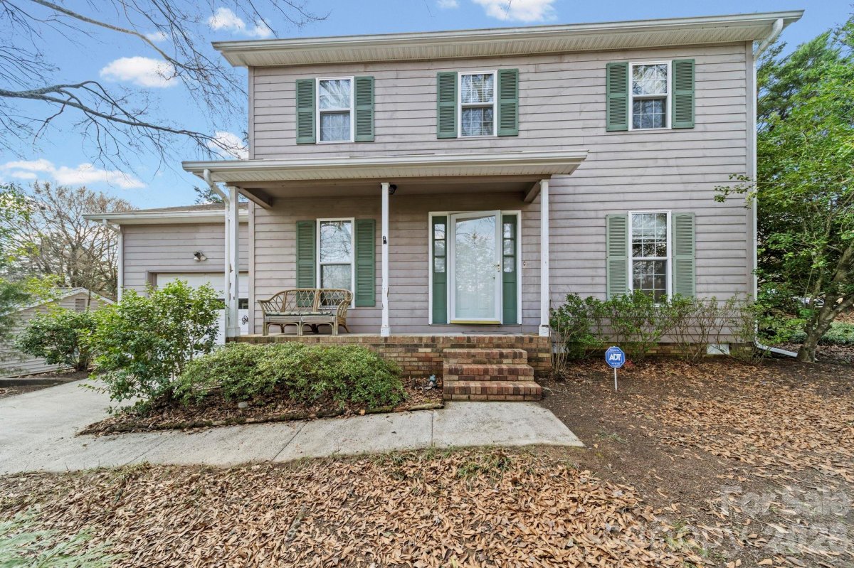 10204 Camelback Circle